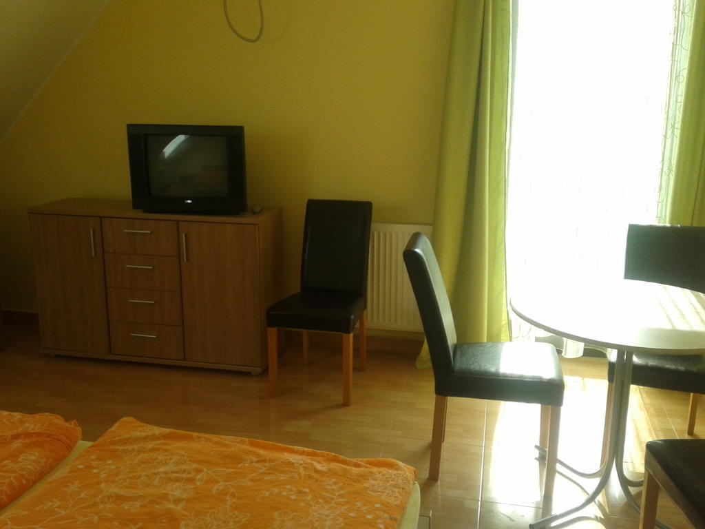 Hatarmenti Vendeghaz Zsira Cameră foto